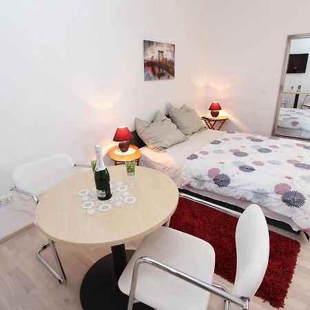 Rooms And Apartments Sally Rovinj Exterior foto