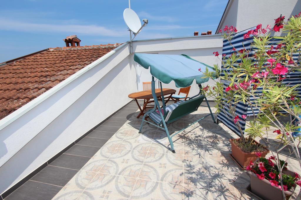 Rooms And Apartments Sally Rovinj Exterior foto