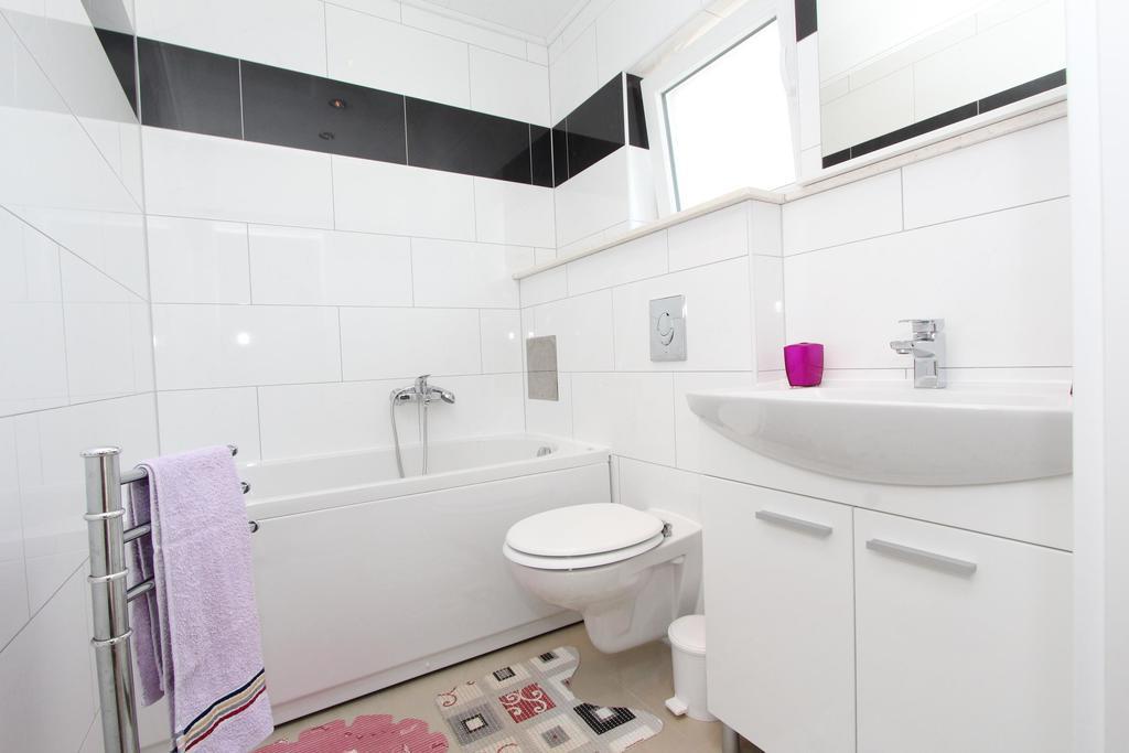 Rooms And Apartments Sally Rovinj Exterior foto