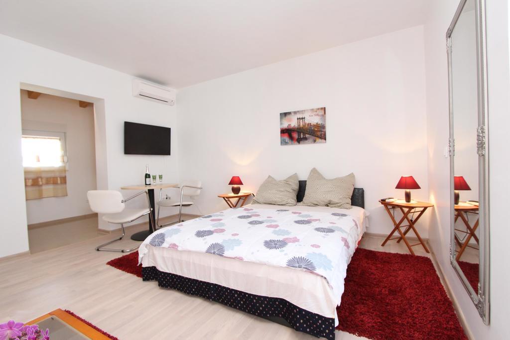 Rooms And Apartments Sally Rovinj Quarto foto