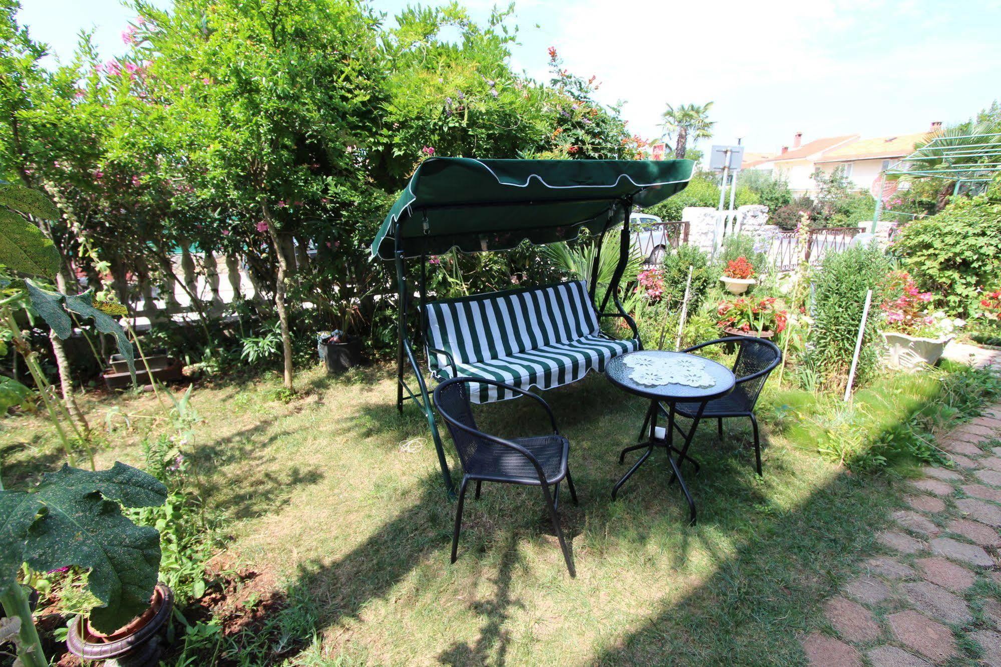 Rooms And Apartments Sally Rovinj Exterior foto