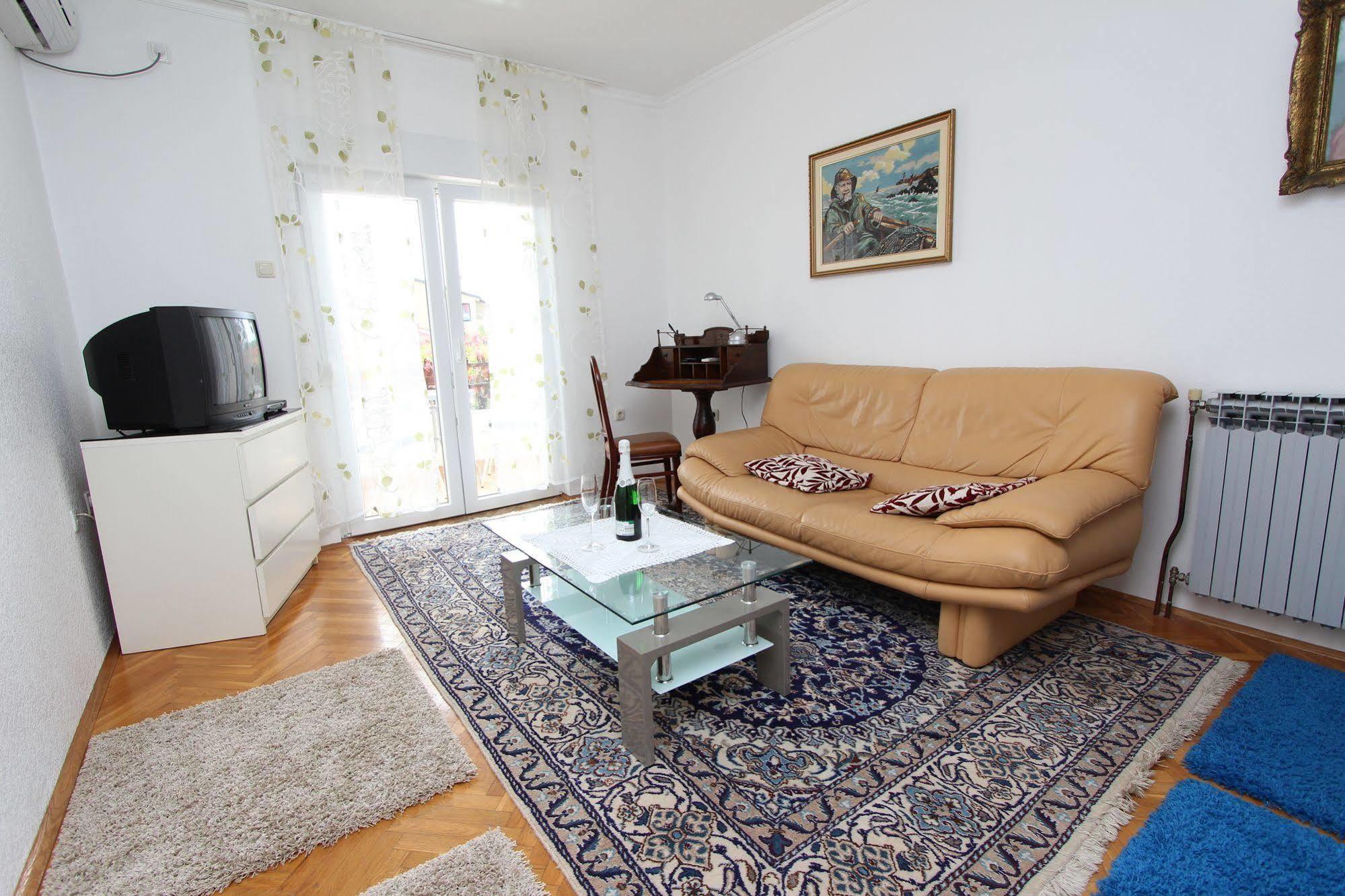 Rooms And Apartments Sally Rovinj Exterior foto